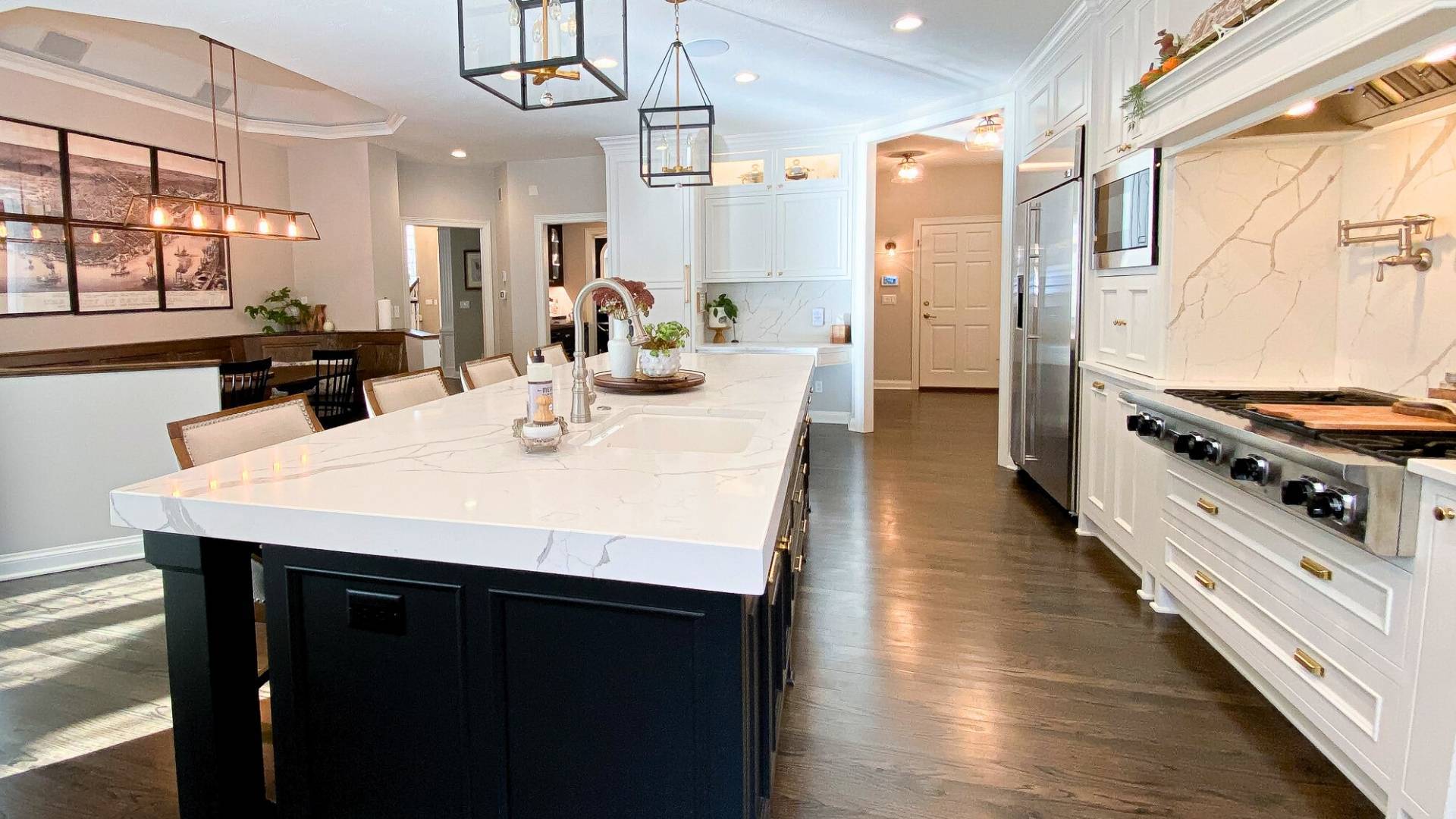 Kitchen Large Island and Cooktop